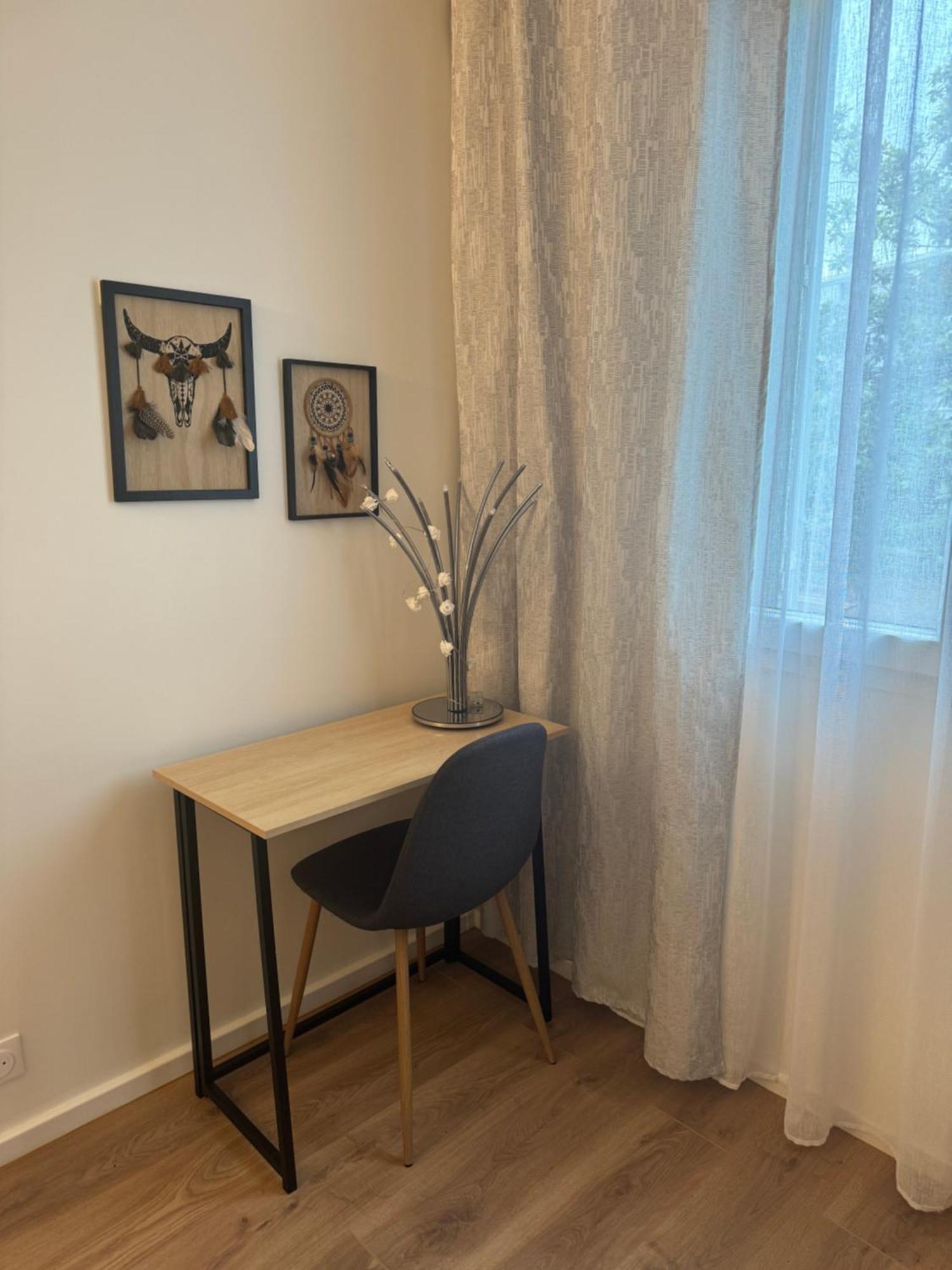 Une Chambre Dans Un Appartement Ablon-sur-Seine Bagian luar foto