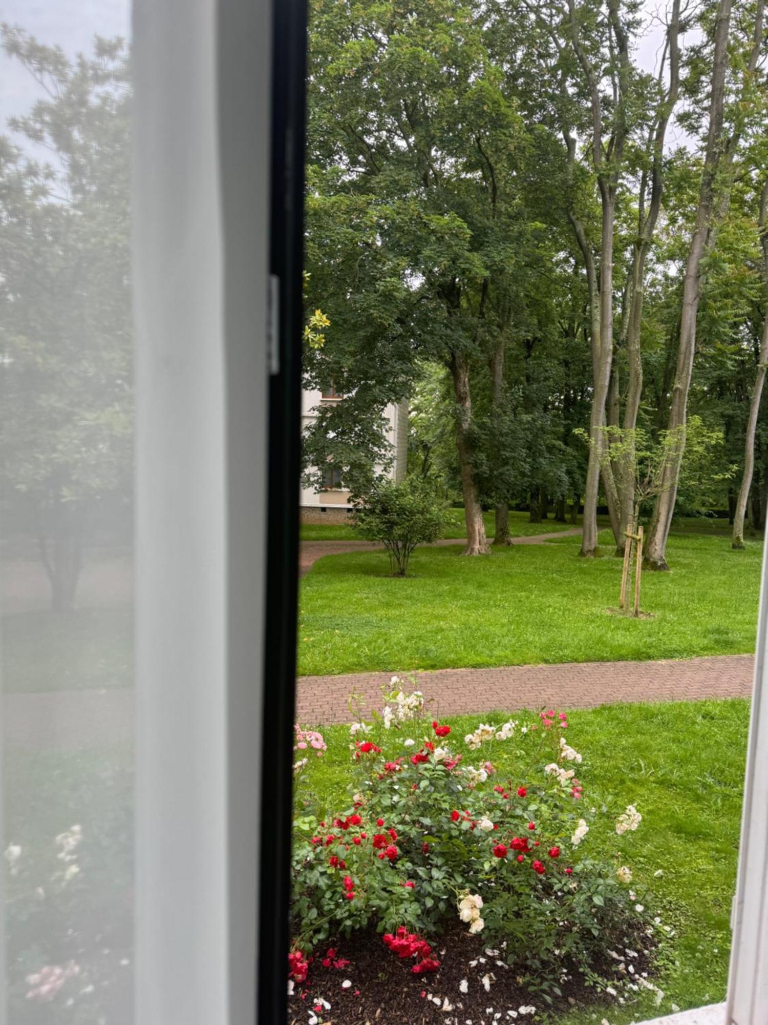 Une Chambre Dans Un Appartement Ablon-sur-Seine Bagian luar foto